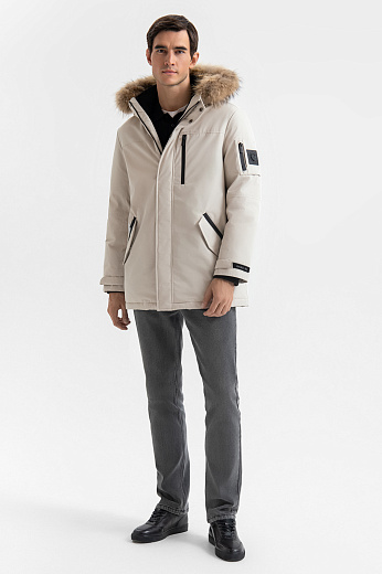 Пуховик с отделкой из натурального меха и водоотталкивающей обработкой