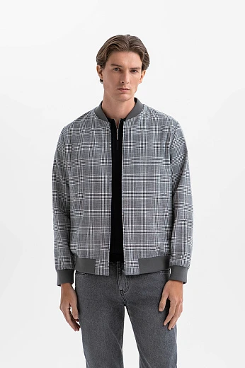 Бомбер в клетку из хлопка и льна